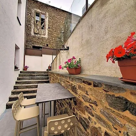 Casa Cuartel * A Fonsagrada