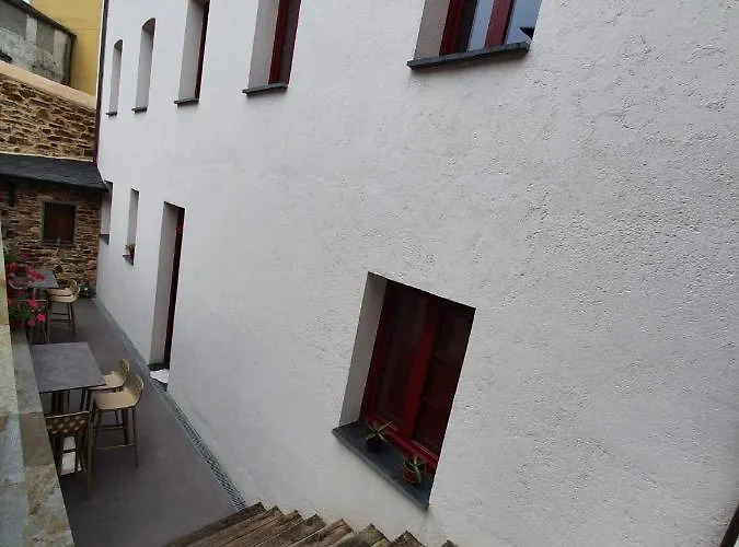 Casa Cuartel * A Fonsagrada